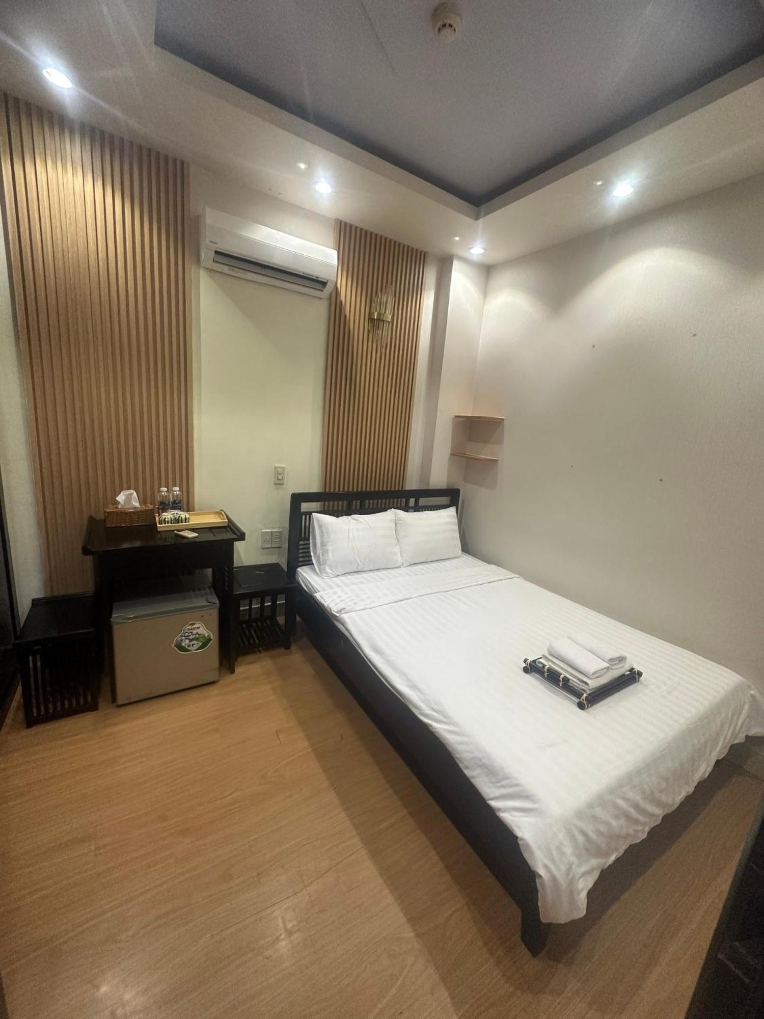 Golden Uc Chau House & Spa Хошимин Экстерьер фото